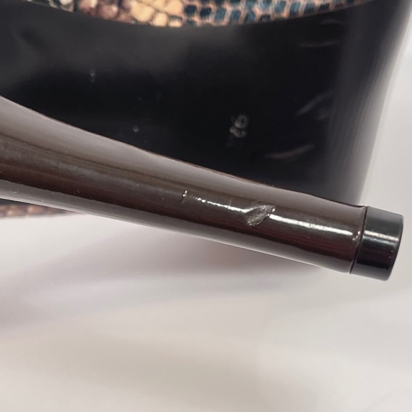 Guess a Snakeskin 4” Heels, Brown/Tan, Size 9 - Picture 9 of 13